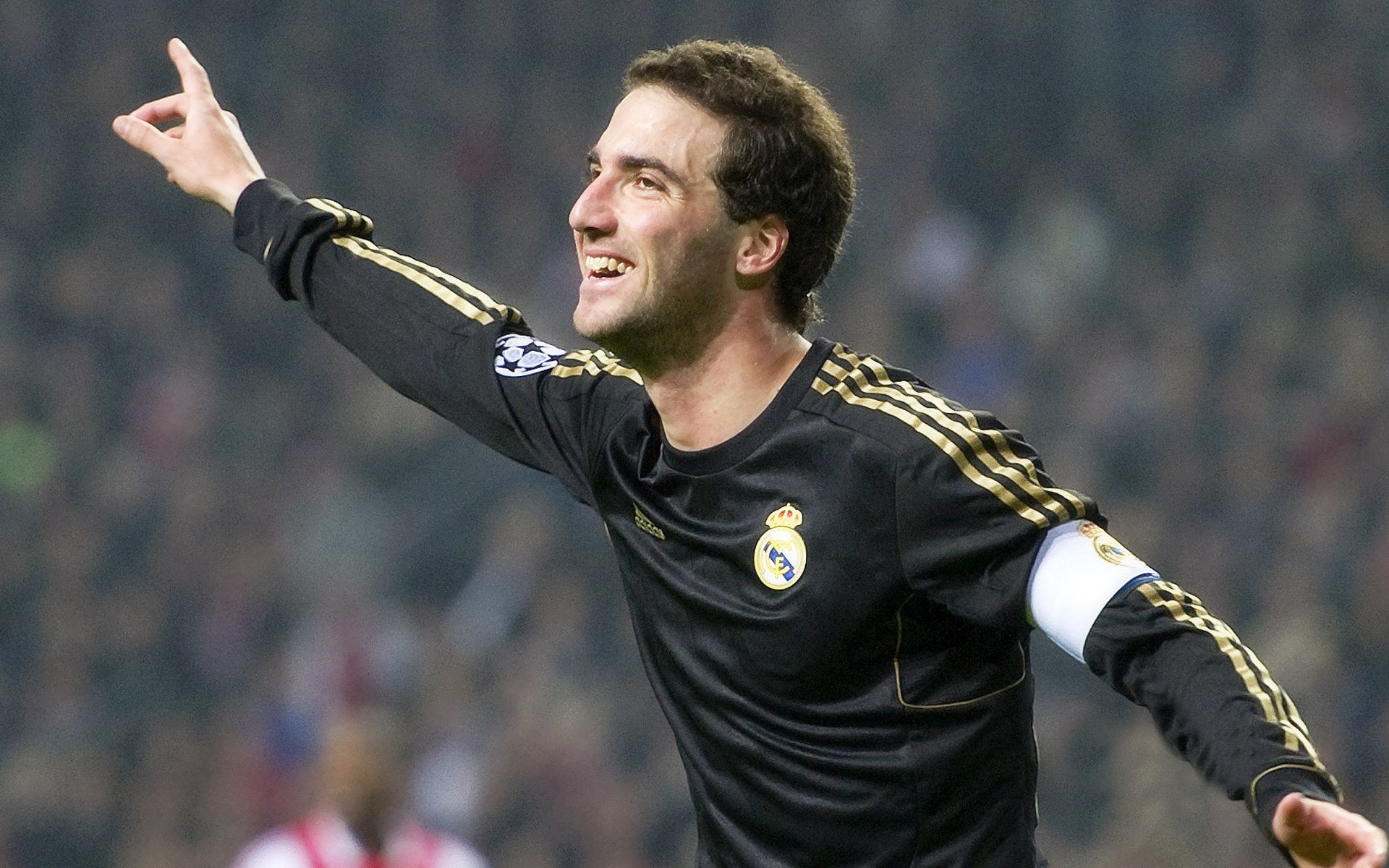 开云·体育官网-青少年足球文化建设深入校园，弘扬体育精神与团队合作精神，青少年足球培养